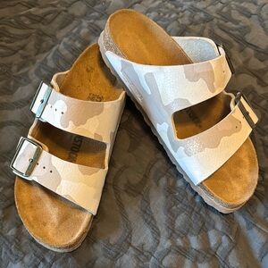 Birkenstock Tan and Cream Sandals. Sz 37